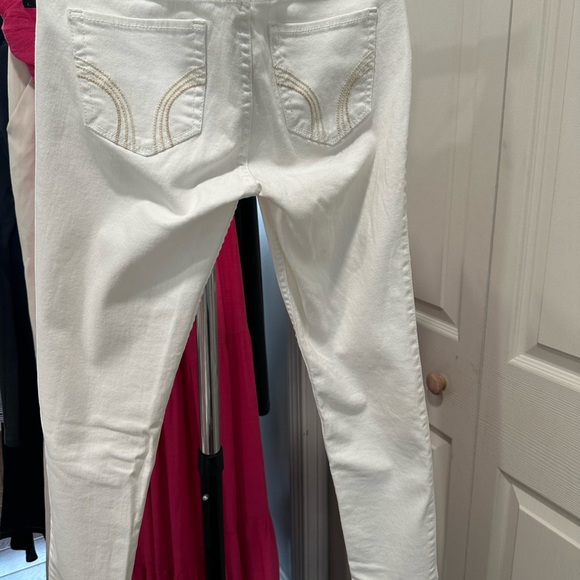 Hollister - Picture 3 of 5